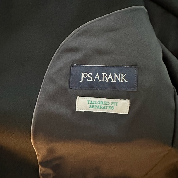 Jos A Bank Men’s Suit - Picture 4 of 6